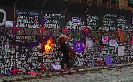 AMLO: "Martillos, marros, gasolina y fuego predominaron en toda la marcha de mujeres"
