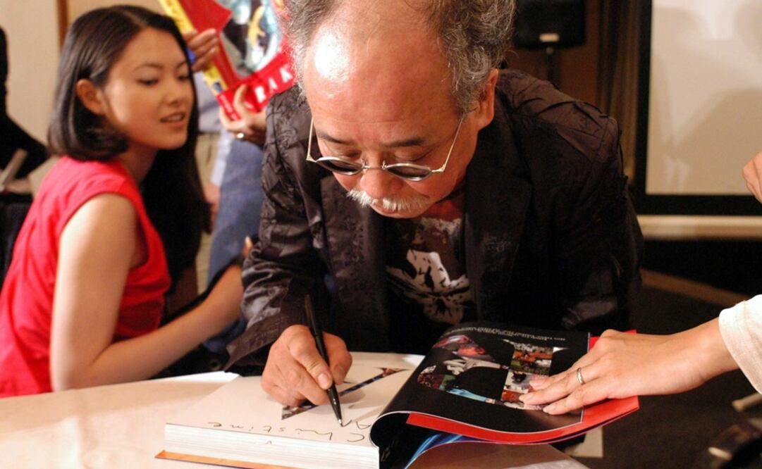 Araki, junto a Kaori, la modelo que fue su musa durante más de 15 años. Foto: EFE/AKIO SUGA