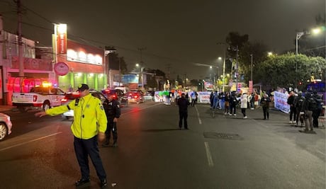 Vecinos bloquean avenida Santa Lucía por Línea 5 del Cablebús; exigen estudios y transparencia