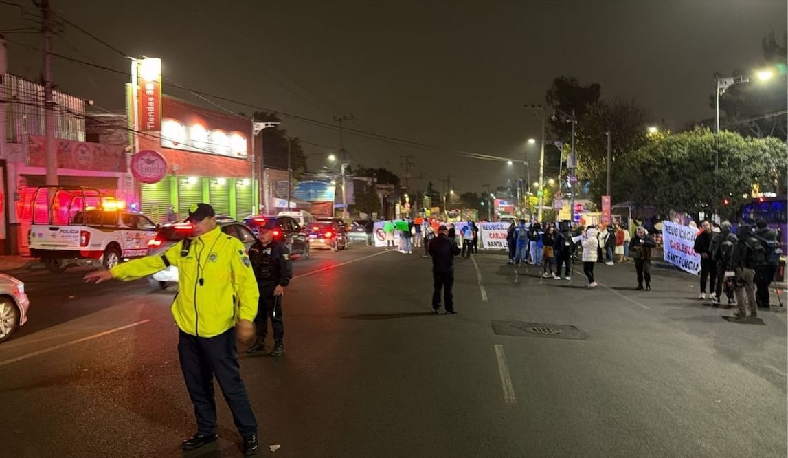 Vecinos bloquean avenida Santa Lucía por Línea 5 del Cablebús; exigen estudios y transparencia. Foto: Especial