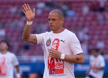 VIDEO: Chicharito Hernández regresa con Chivas y le anulan dos goles por fuera de juego