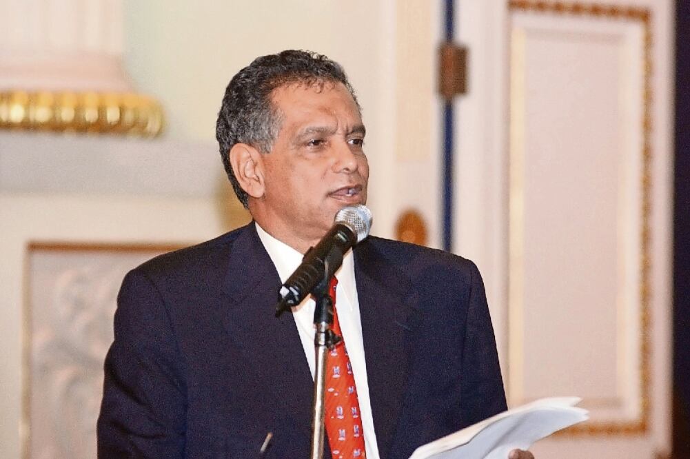 Fidel Herrera reconoció que el 15 de octubre de 2010 una enfermera detectó una ampolleta de Avastin falsa. (ARCHIVO EL UNIVERSAL)