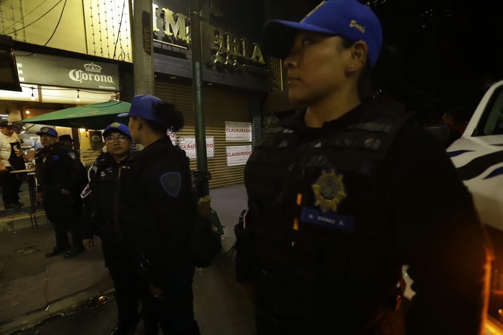 Aspectos del operativo que se realiza en la alcaldía Miguel Hidalgo a bares y centros nocturnos para verificar los horarios de operación y permisos en los establecimientos. Foto: Fernanda Rojas