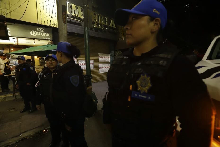 Aspectos del operativo que se realiza en la alcaldía Miguel Hidalgo a bares y centros nocturnos para verificar los horarios de operación y permisos en los establecimientos. Foto: Fernanda Rojas