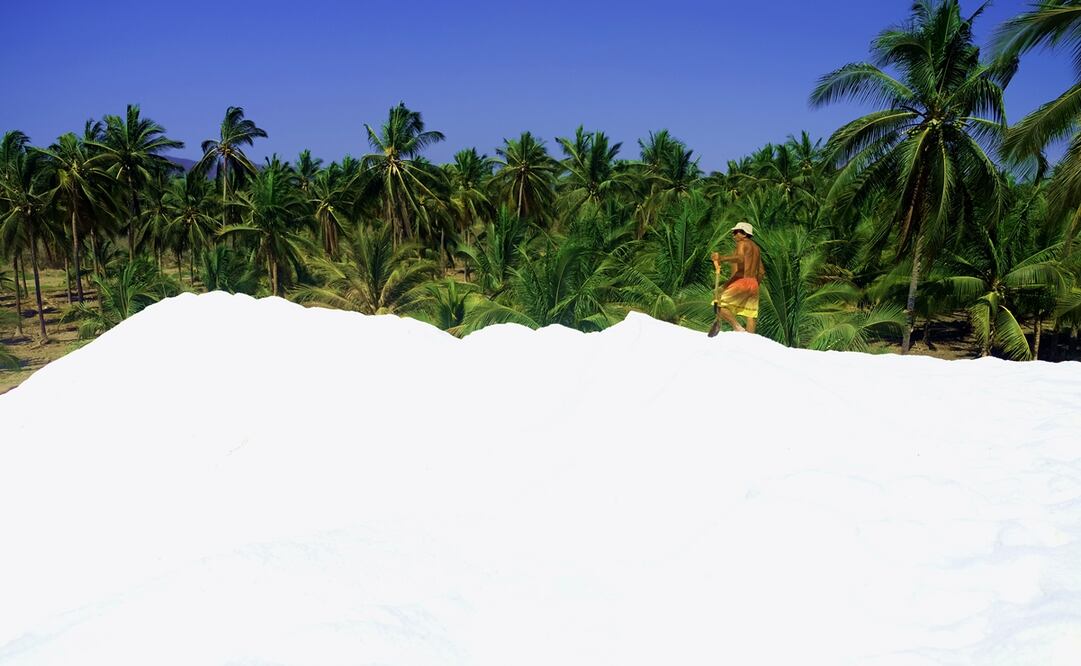 Más de 50 metros de altura mide esta montaña de sal. Fotos: Raquel del Castillo