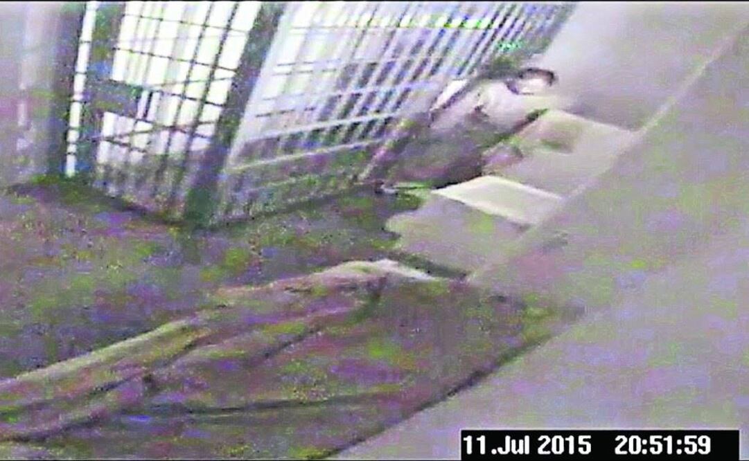 La cámara de seguridad de la celda captó el momento de la fuga de "El Chapo" Guzmán. Foto: Especial