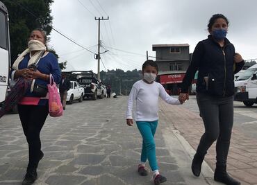 Habitantes huyen de Ecatzingo por actividad del volcán Popocatépetl