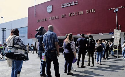 Padecen largas filas en el Registro Civil