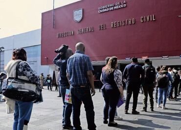 Padecen largas filas en el Registro Civil