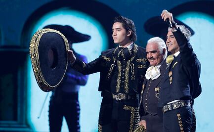 Vicente, Alejandro y Alex Fernández ponen de pie a los Latin Grammy 2019
