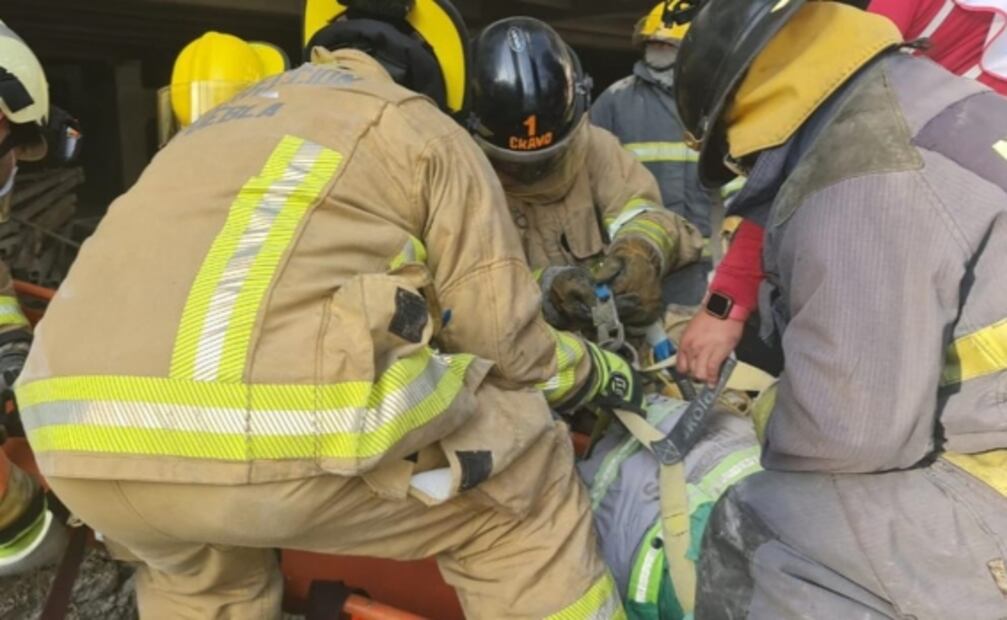 Derrumbe en construcción en Puebla deja dos muertos y varios heridos