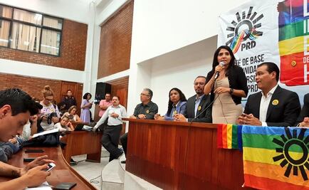 Firma Zepeda compromisos con comunidad gay