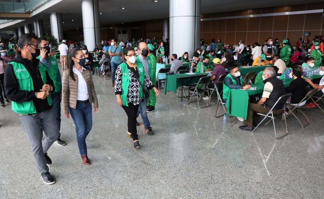 En la alcaldía Álvaro Obregón la vacunación inició desde el martes 30 de marzo y continuará hasta el sábado 3 de abril en las cuatro Macro Unidades Vacunadoras visitadas. Foto: Especial