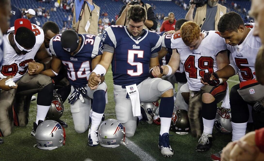 Tampa Bay Buccaneers y New England Patriots en partido - Foto: AP