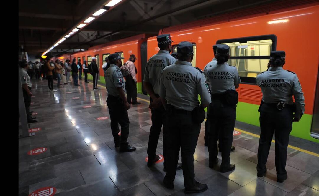 La Guardia Nacional en la vigilancia de andenes y taquillas del Metro. Foto: Archivo/EL UNIVERSAL