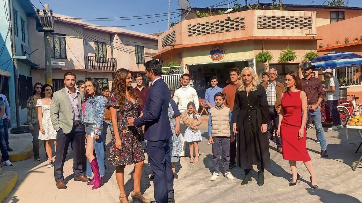 Prota gonizan Claudia Martín y Daniel Elbittar (al frente). Foto: Armando Pereda / EL UNIVERSAL