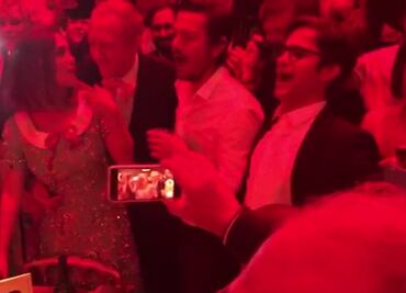 Salma, Gael y Luna cantan en Cannes a ritmo de mariachi