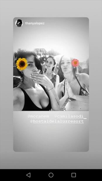 Camila Sodi posa relajada y al natural