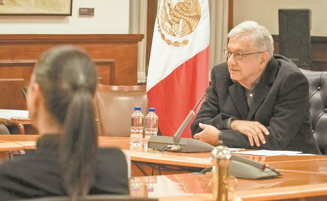 AMLO, de lejitos con su gabinete