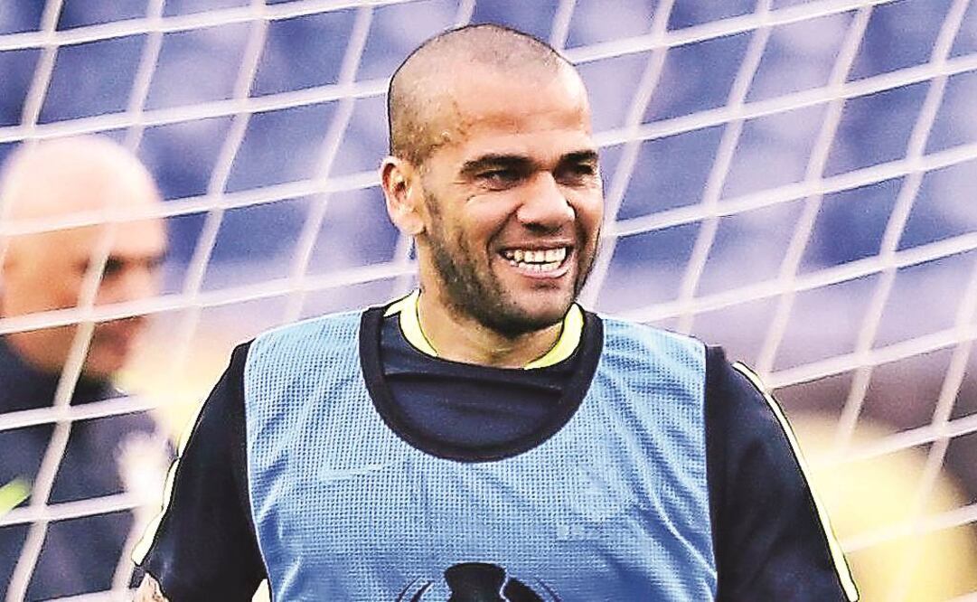 París SG cerca de firmar al lateral brasileño Dani Alves