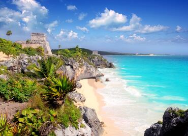 Estados Unidos reduce alerta de viaje para destinos turísticos en México