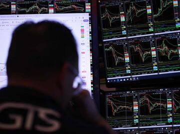 Mercados accionarios tiemblan ante apagón global por la caída de Microsoft