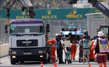 Alcantarilla daña un Williams en el GP de Azerbaiyán