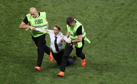 Dan 15 días de cárcel a los "Pussy Riot" que interrumpieron la final del Mundial