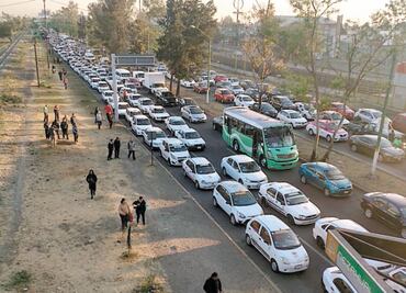 Caos en avenida Central por bloqueo de taxistas