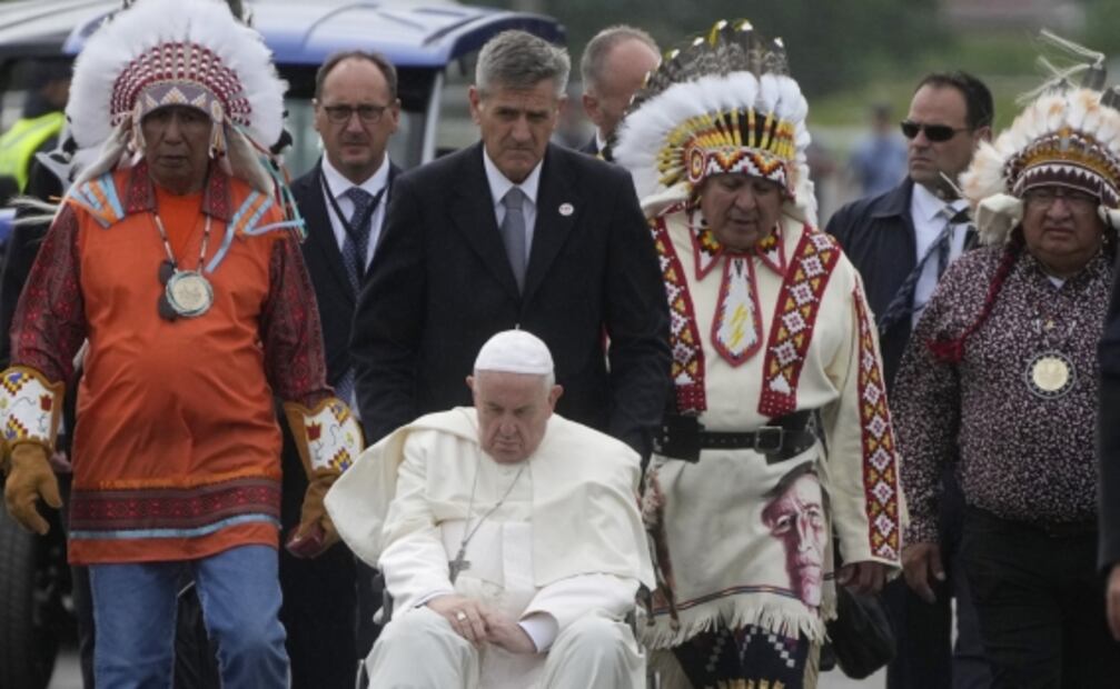 Papa Francisco pide “humildemente perdón” por abusos contra pueblos indígenas en Canadá