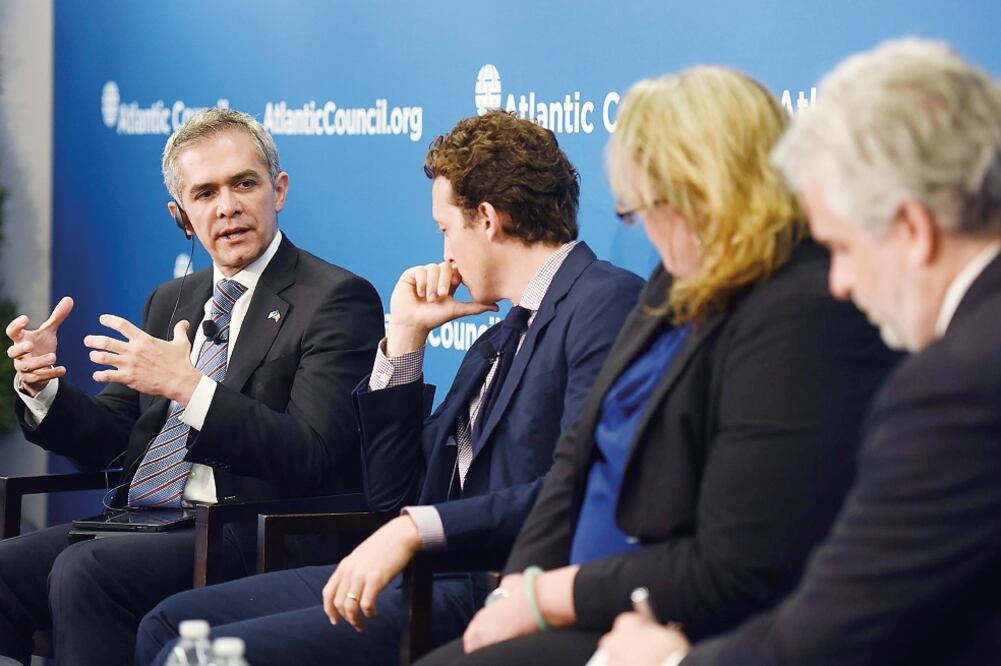 El jefe de Gobierno, Miguel Ángel Mancera, participó ayer en el Foro Reto de las Mega-Ciudades, organizado por el Consejo Atlántico de Washington (LENIN NOLLY. NOTIMEX)