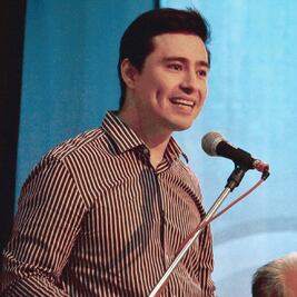 Funcionarios austeros viajan en trocas de lujo