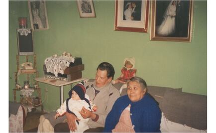 Con foto y tuit, Delfina honra a su padre de oficio albañil