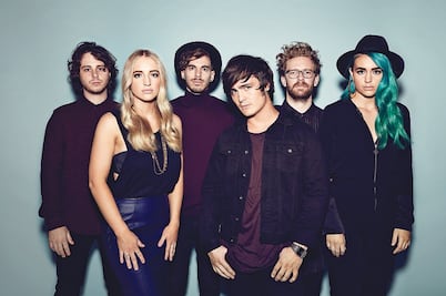 Sheppard compone hasta en la ducha