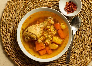 Estas son las propiedades curativas del caldo de pollo