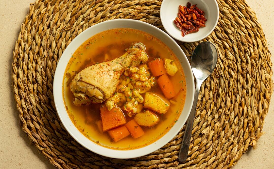 Descubre las propiedades curativas del caldo de pollo. Foto: Pexels / Istvan Szabo