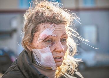 Esta es la historia de la profesora ucraniana cuya imagen se convirtió en símbolo de la invasión rusa