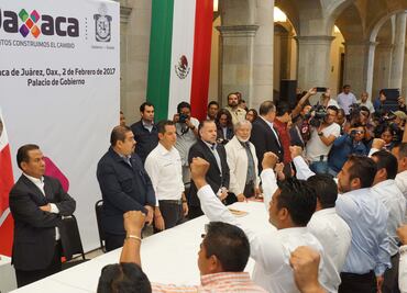 Se reúnen Alejandro Murat y comitiva de la Sección 22