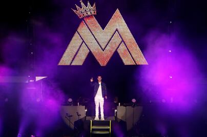 Maluma recibe disco de oro a ritmo de mariachi