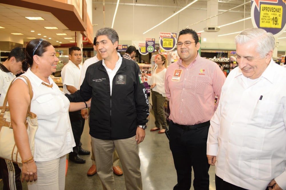 De gira por Tabasco, el titular de la Procuraduría Federal del Consumidor, Ernesto Nemer, informó que en 2017 se han recibido 12 mil 900 quejas en el país (CORTESÍA PROFECO)