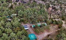 Fiscalía Anticorrupción de Chihuahua asegura cabaña del exgobernador Javier Corral; se encuentra en área protegida de la Sierra Tarahumara