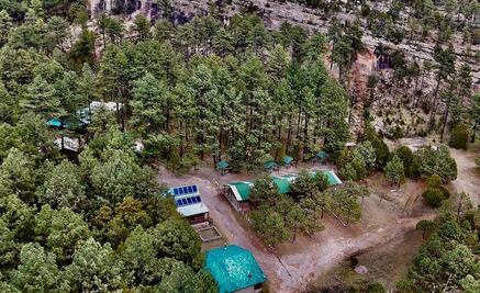 Fiscalía Anticorrupción de Chihuahua asegura cabaña del exgobernador Javier Corral; se encuentra en área protegida de la Sierra Tarahumara