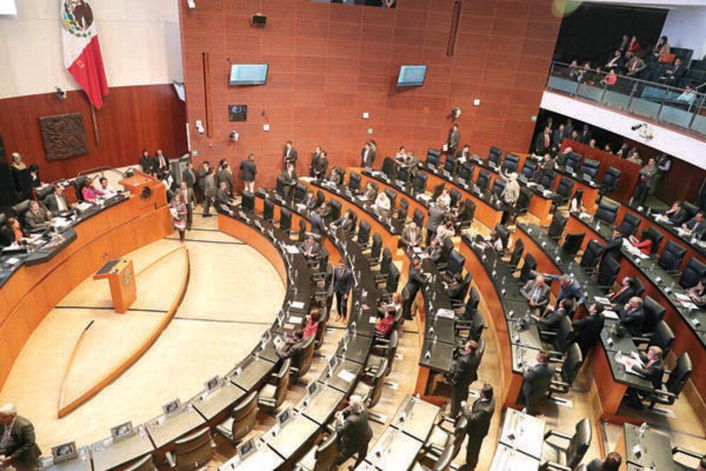 En 2016 los grupos entraron a un “periodo de austeridad”. En sus cónclaves de enero, en las oficinas de la Cámara Alta, desembolsaron 387 mil 880 pesos y en agosto 983 mil 53 pesos (ARCHIVO EL UNIVERSAL)