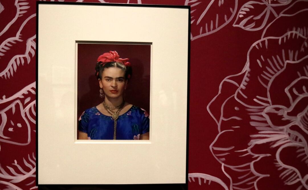 Los retratos de Frida Kahlo que hizo Nickolas Muray son expuestos en la Galería del Palacio Municipal de Puebla. Foto: Notimex