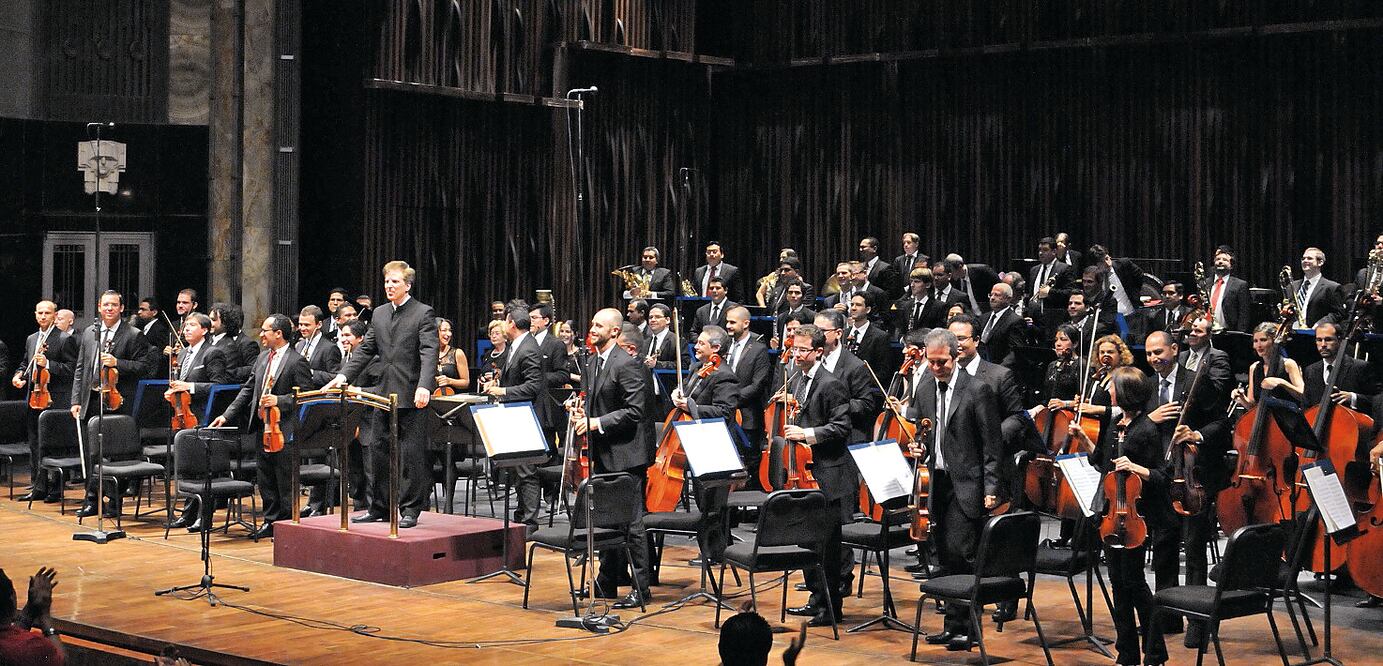 La Orquesta del estado pasó todo 2013 sin director titular, hasta que los propios músicos y el Comité Técnico eligieron a Marco Parisotto a principios de 2014. Este año, la filarmónica celebra 100 años. Foto: CORTESÍA CONACULTA
