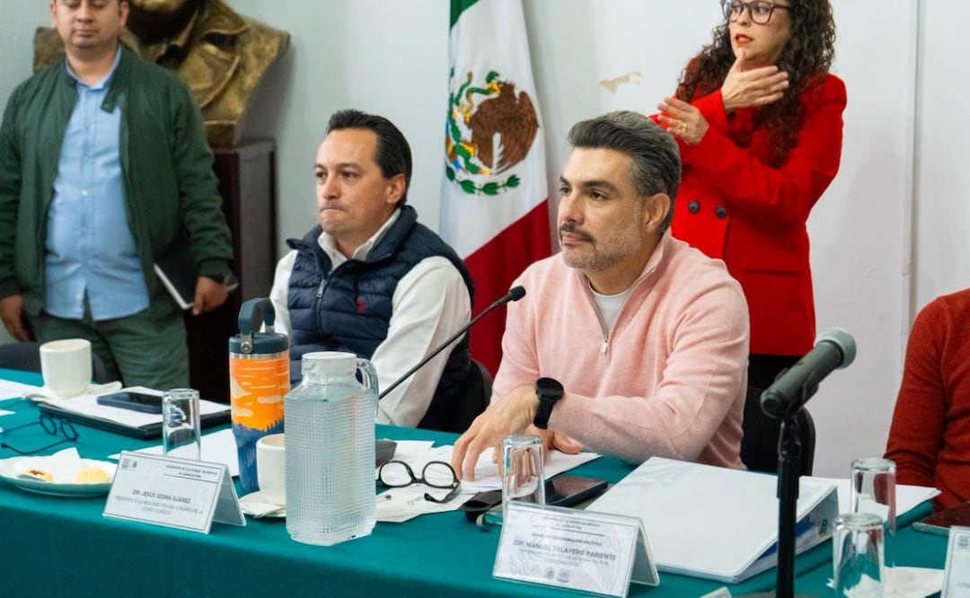 Jesús Sesma, presidente de la Mesa Directiva del Congreso de la Ciudad de México, junto con el director de resguardo y las dirigencias de los tres sindicatos del recinto legislativo, buscan fortalecer la seguridad, tras "el portazo". | Foto: Especial.