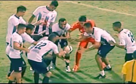 Venezolano anota y en festejo levita el balón
