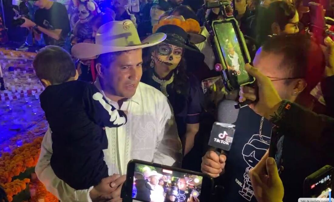 Asesinan a Carlos Manzo, presidente municipal de Uruapan, Michoacán. Foto: Tomadas de @CarlosAlbManzo