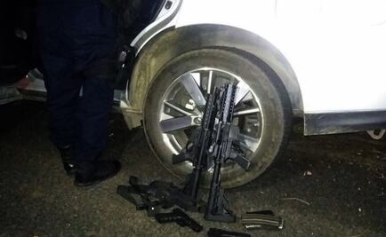 Encuentran dos cadáveres y un arsenal en Oaxaca 