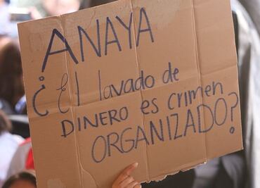 Simpatizantes de Morena se manifiestan en evento de Anaya en Puebla